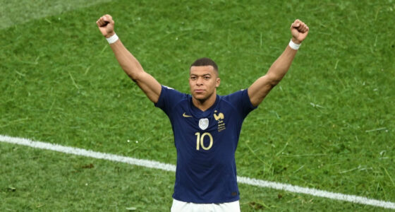 Mbappé nets stunner, breaks France record in win